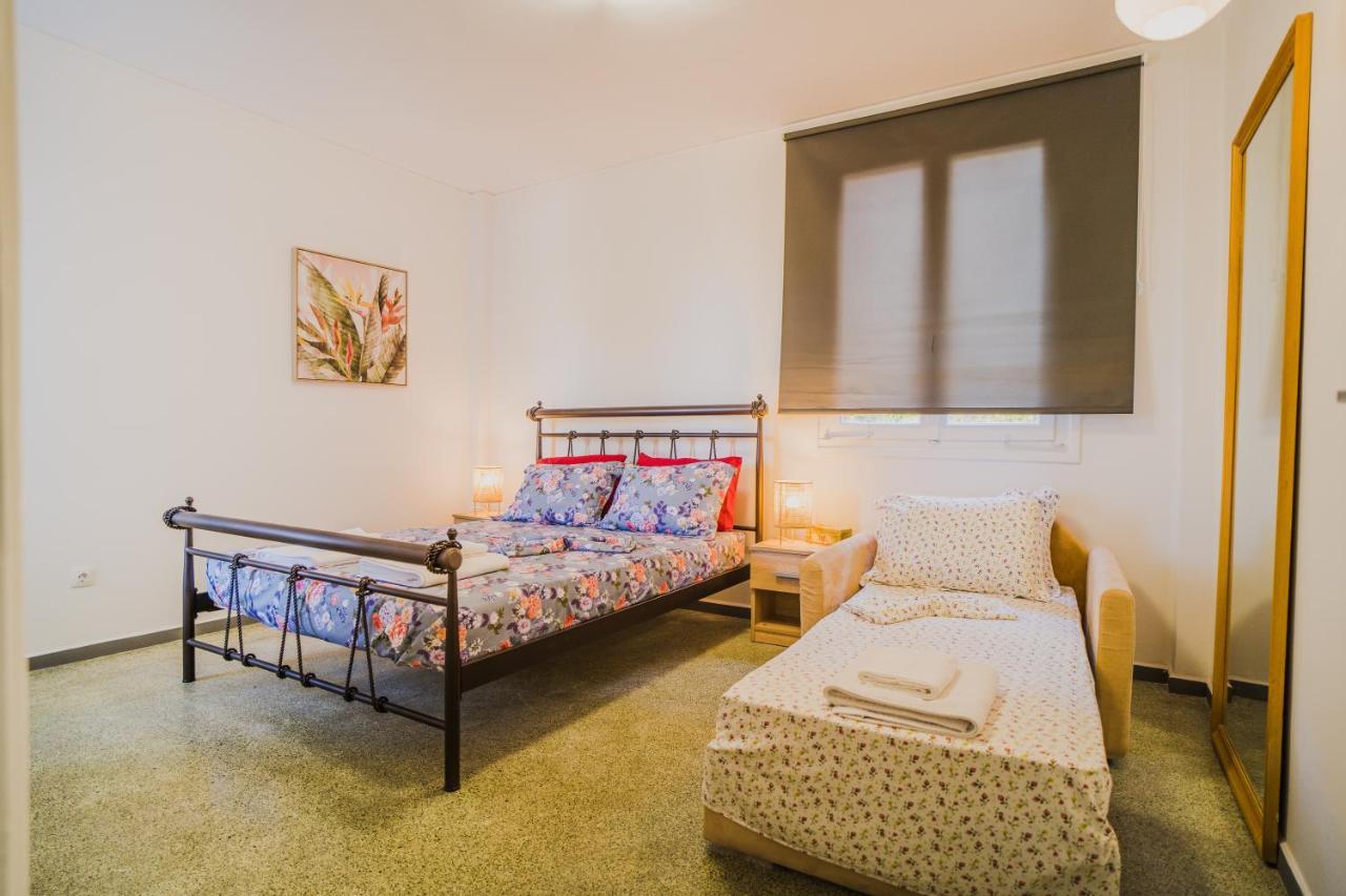 Green Apartment Ground Floor Feel Like Home Properties Saronida Exterior foto