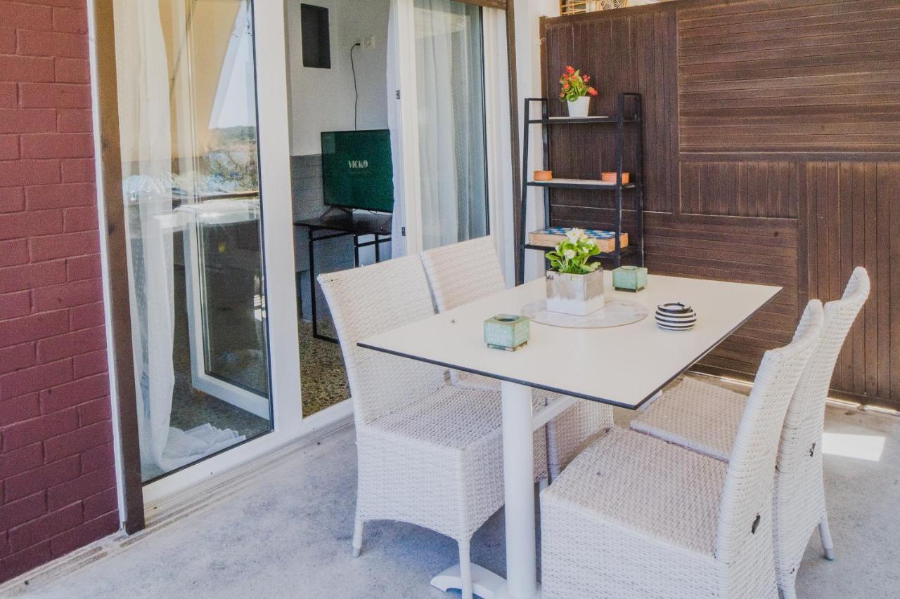 Green Apartment Ground Floor Feel Like Home Properties Saronida Exterior foto