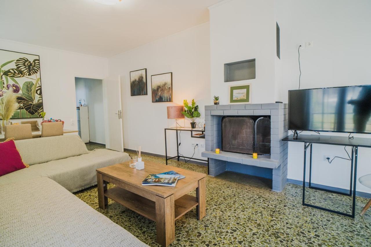 Green Apartment Ground Floor Feel Like Home Properties Saronida Exterior foto