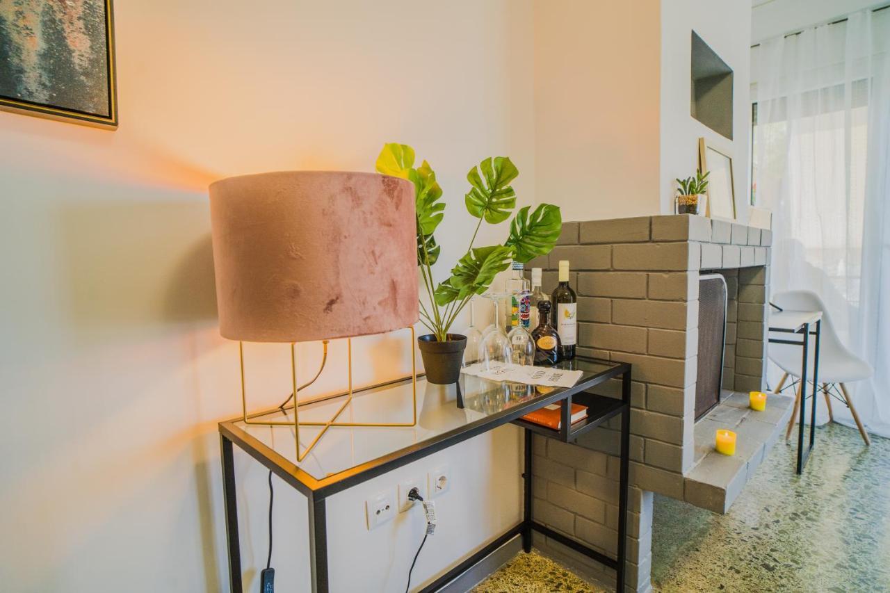 Green Apartment Ground Floor Feel Like Home Properties Saronida Exterior foto