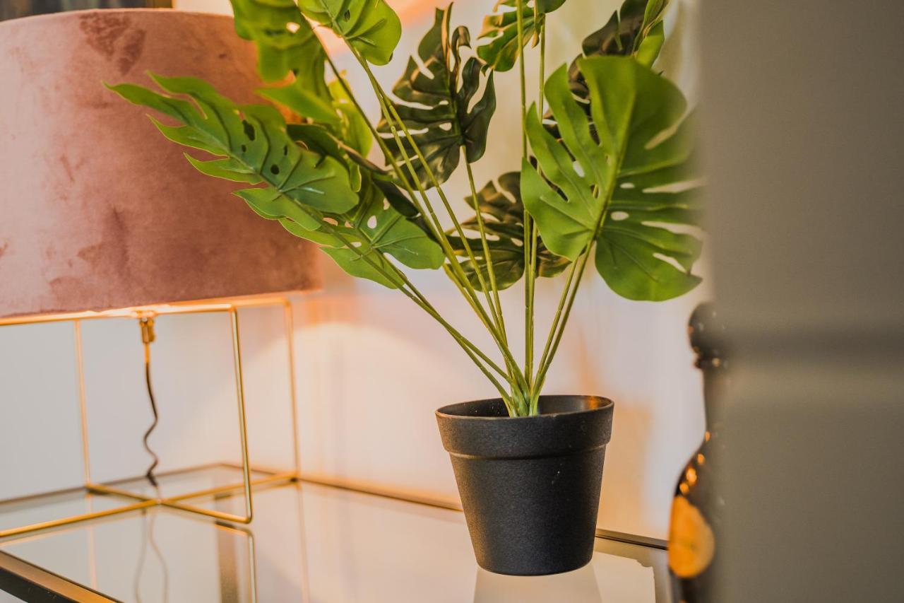 Green Apartment Ground Floor Feel Like Home Properties Saronida Exterior foto